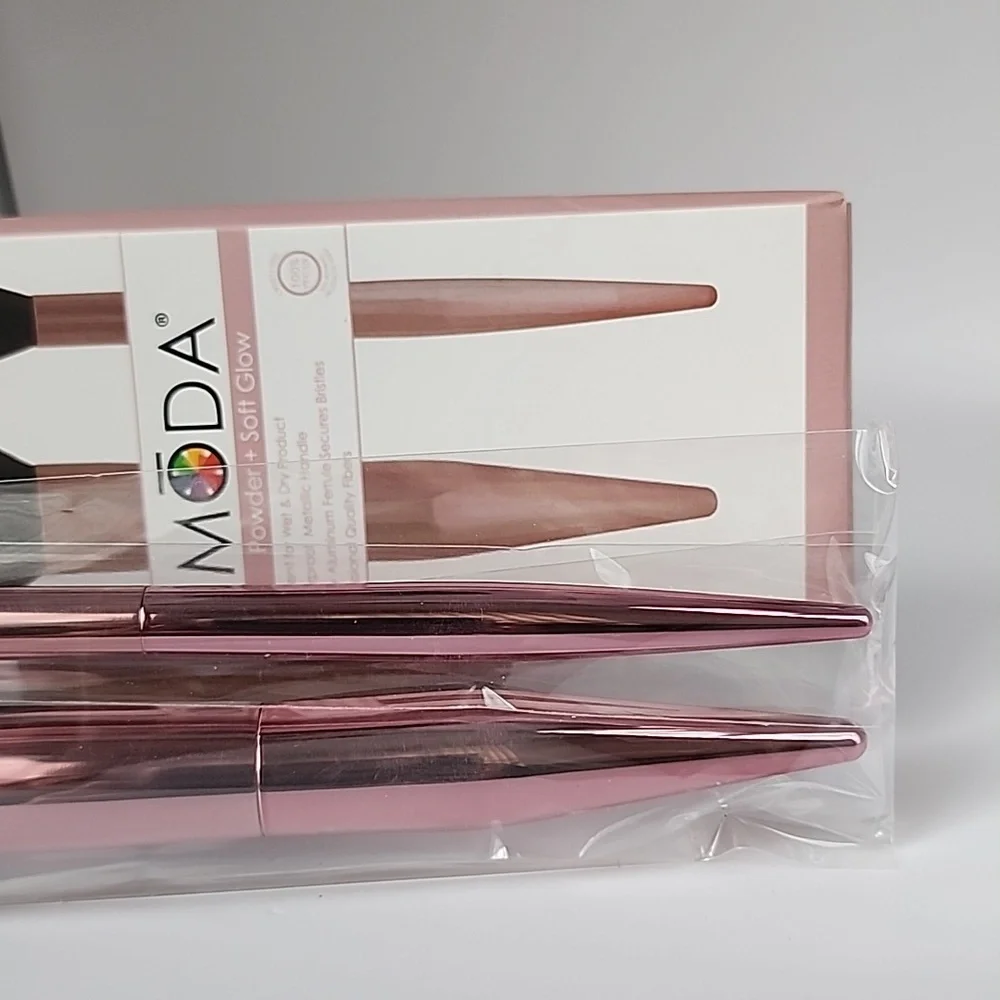 Moda Powder + Soft Glow Brush Set in Rose Gold